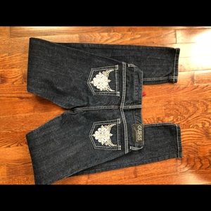 GUESS SKINNY LEG JEANS